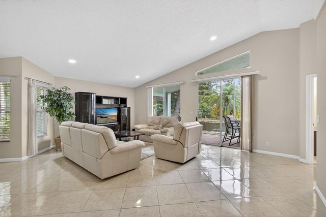 2860 Waters Edge Circle, Greenacres, FL 33413