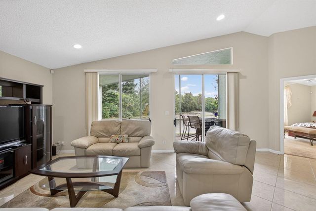 2860 Waters Edge Circle, Greenacres, FL 33413