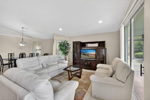 2860 Waters Edge Circle, Greenacres, FL 33413
