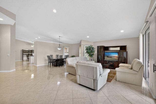 2860 Waters Edge Circle, Greenacres, FL 33413