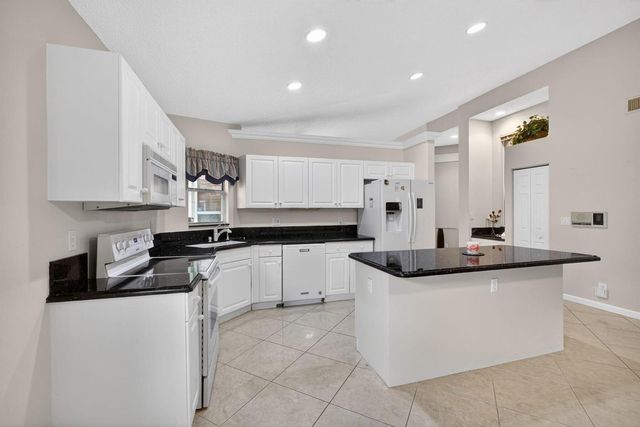 2860 Waters Edge Circle, Greenacres, FL 33413