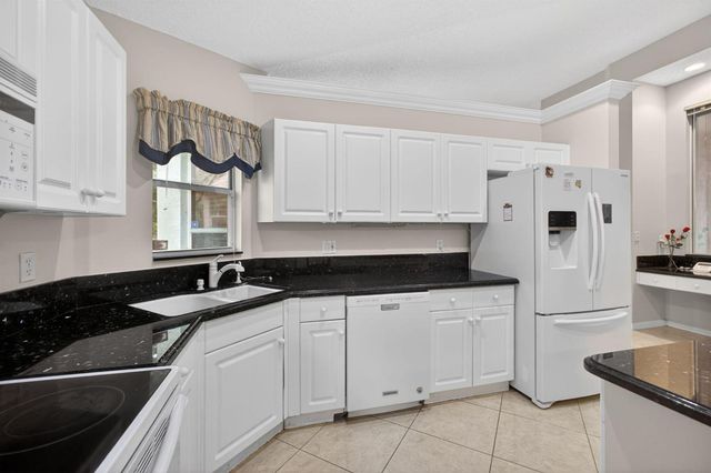 2860 Waters Edge Circle, Greenacres, FL 33413