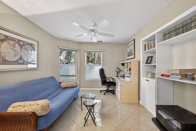 2860 Waters Edge Circle, Greenacres, FL 33413