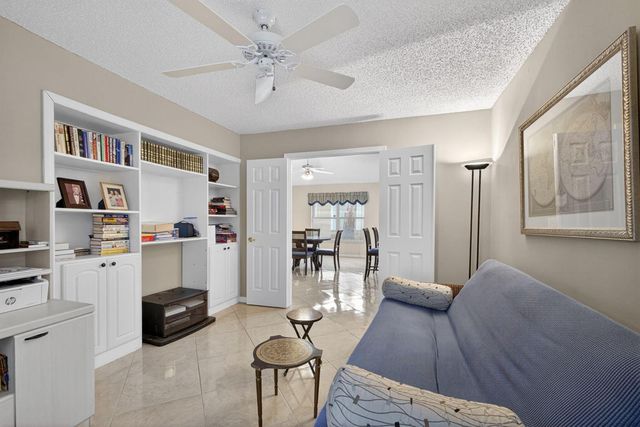 2860 Waters Edge Circle, Greenacres, FL 33413