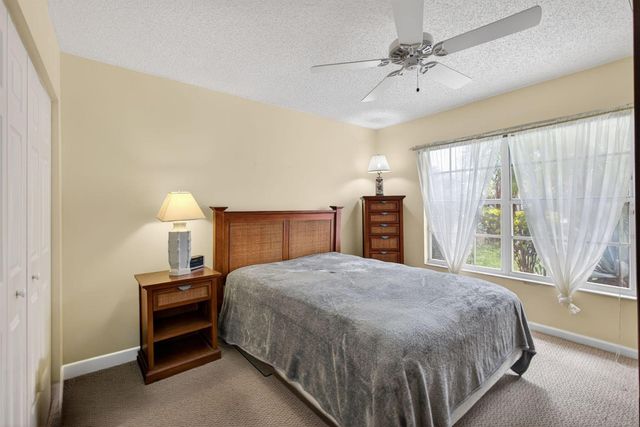 2860 Waters Edge Circle, Greenacres, FL 33413