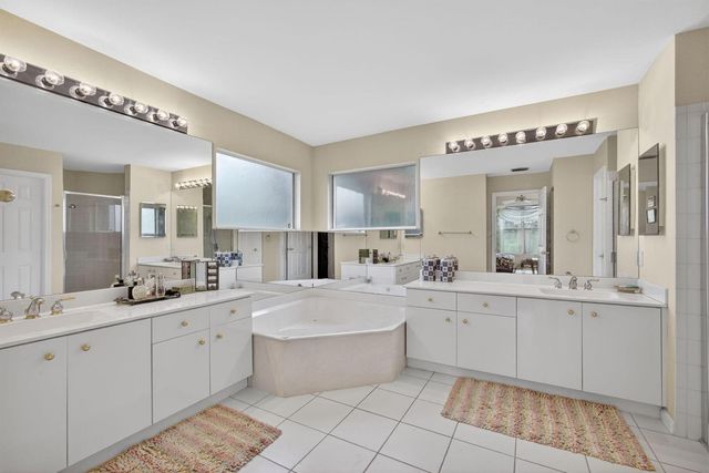 2860 Waters Edge Circle, Greenacres, FL 33413