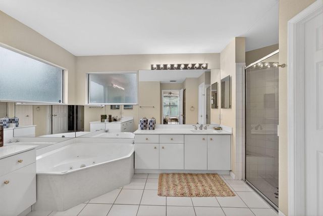 2860 Waters Edge Circle, Greenacres, FL 33413