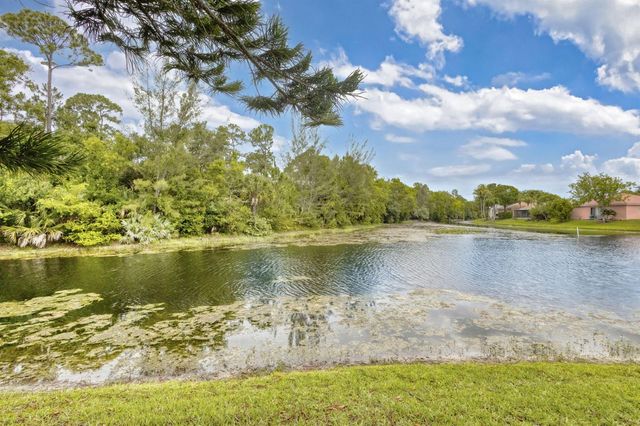 2860 Waters Edge Circle, Greenacres, FL 33413