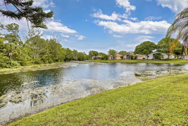 2860 Waters Edge Circle, Greenacres, FL 33413