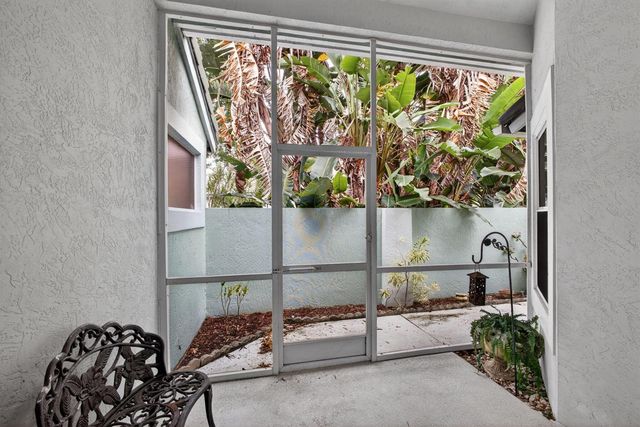 2860 Waters Edge Circle, Greenacres, FL 33413