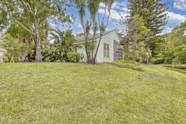 2860 Waters Edge Circle, Greenacres, FL 33413