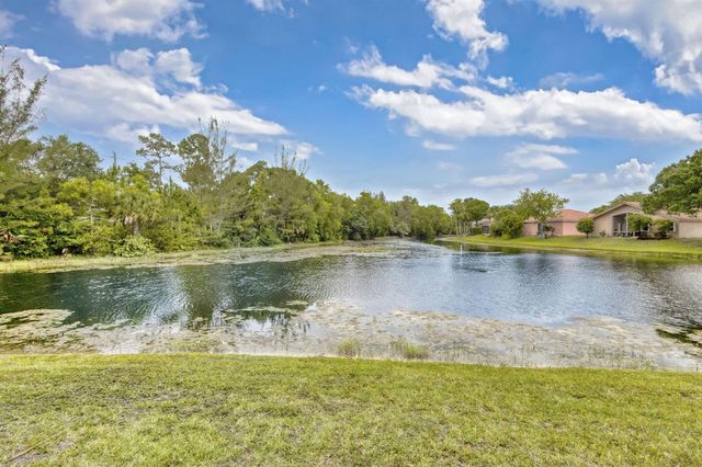 2860 Waters Edge Circle, Greenacres, FL 33413