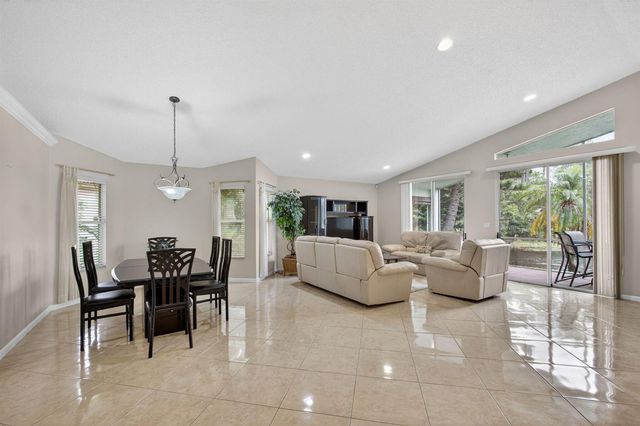 2860 Waters Edge Circle, Greenacres, FL 33413