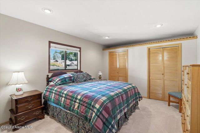 1657 E Club LN, Hayden Lake, ID 83835