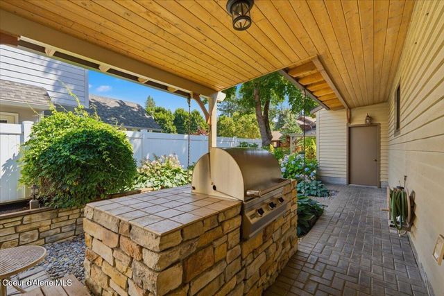 1657 E Club LN, Hayden Lake, ID 83835