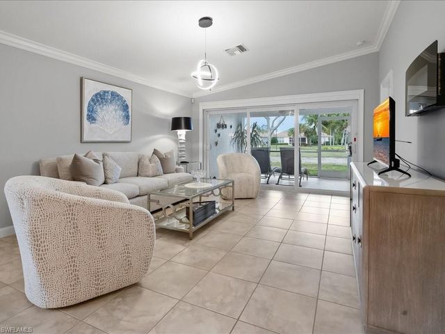 8687 Genova CT, Naples, FL 34114