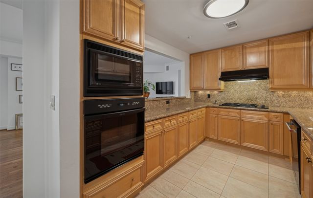 3401 Lee Parkway 2106, Dallas, TX 75219