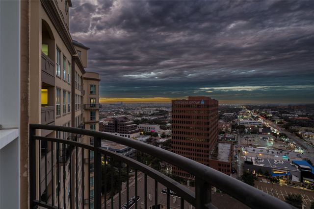 3401 Lee Parkway 2106, Dallas, TX 75219