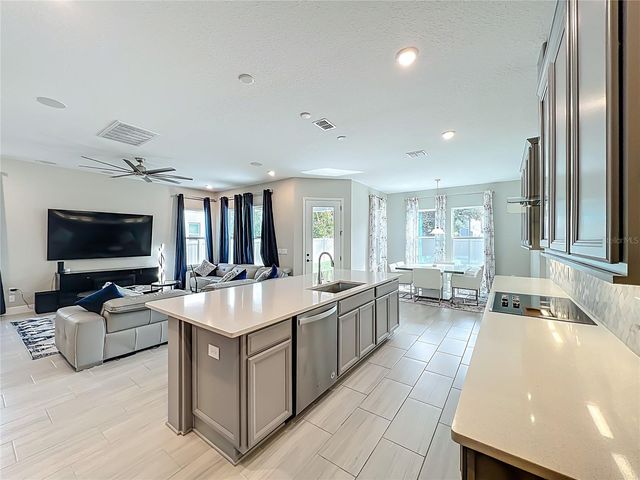 9929 SUMMERLAKE GROVES STREET, Winter Garden, FL 34787