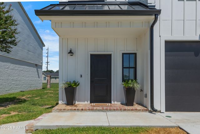 424 Eraste Landry Road, Lafayette, LA 70506