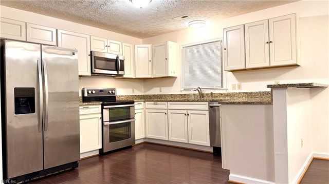 106 McCall CT, Hampton, VA 23666