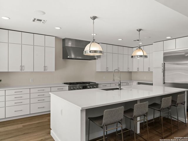 144 E Oakview Place, San Antonio, TX 78209