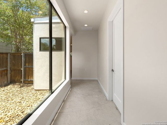 144 E Oakview Place, San Antonio, TX 78209