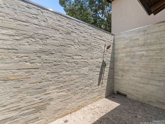 144 E Oakview Place, San Antonio, TX 78209