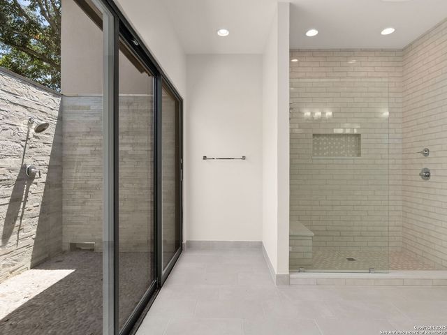 144 E Oakview Place, San Antonio, TX 78209