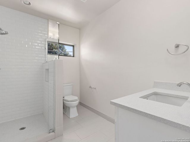 144 E Oakview Place, San Antonio, TX 78209