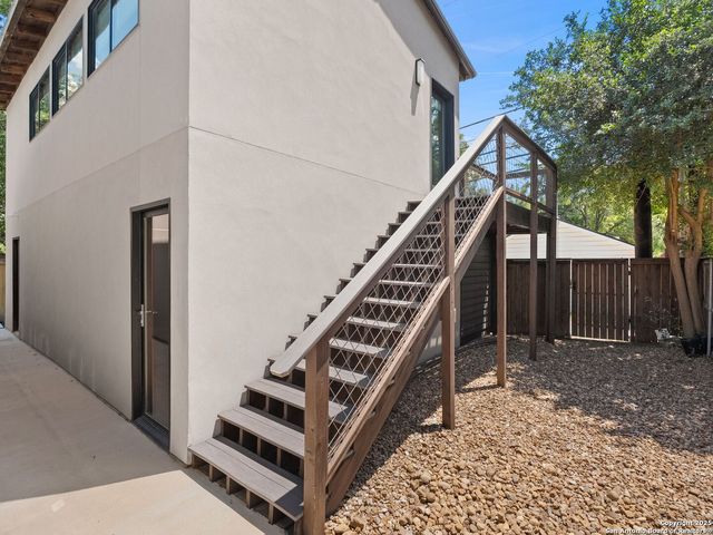 144 E Oakview Place, San Antonio, TX 78209