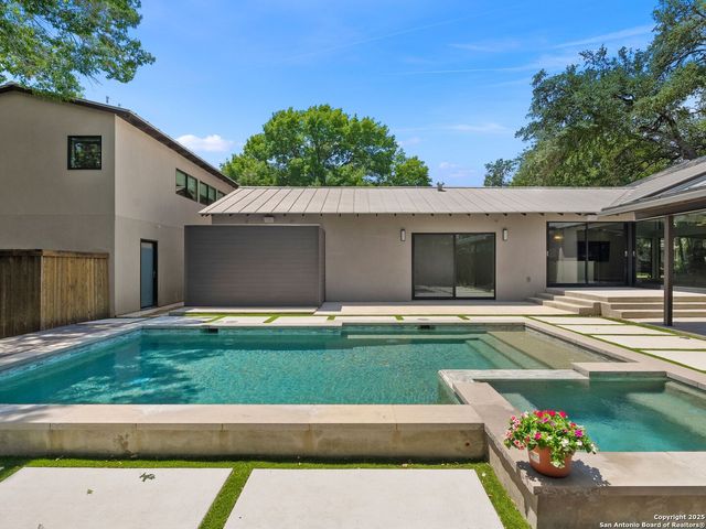 144 E Oakview Place, San Antonio, TX 78209
