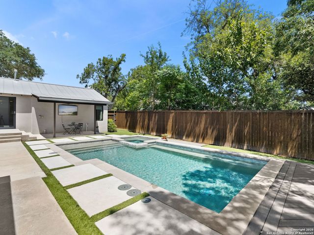 144 E Oakview Place, San Antonio, TX 78209