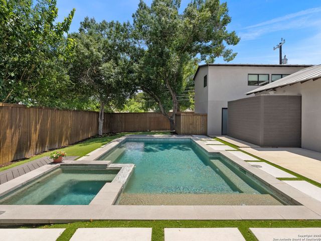144 E Oakview Place, San Antonio, TX 78209