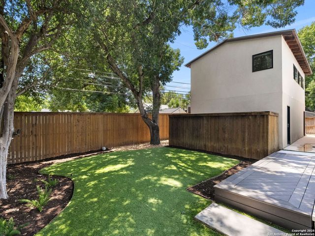 144 E Oakview Place, San Antonio, TX 78209