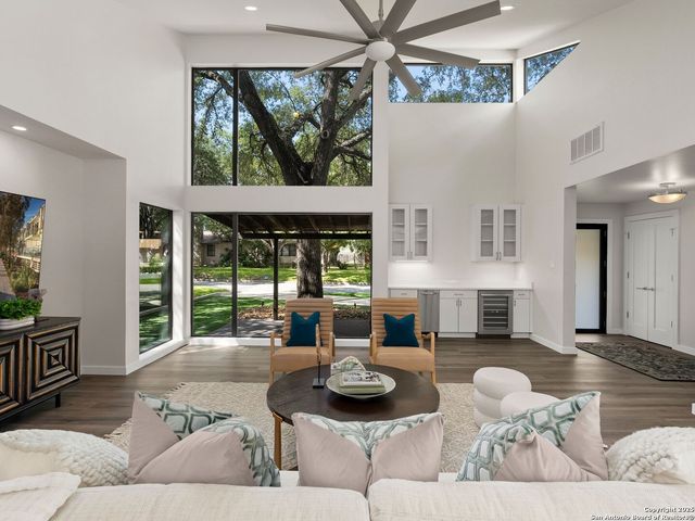 144 E Oakview Place, San Antonio, TX 78209