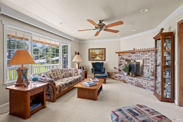 830 Riverside Dr, Ukiah, CA 95482