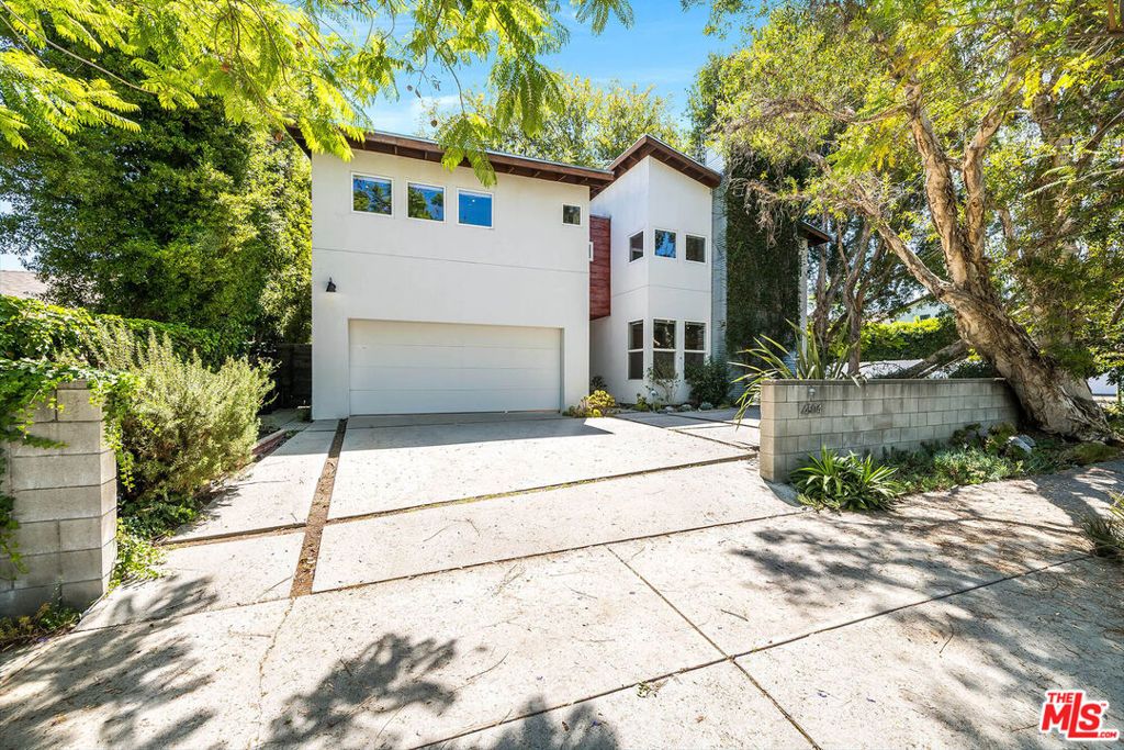 Image 1 of property listing at 4504 Stern Avenue, Los Angeles, CA 91423
