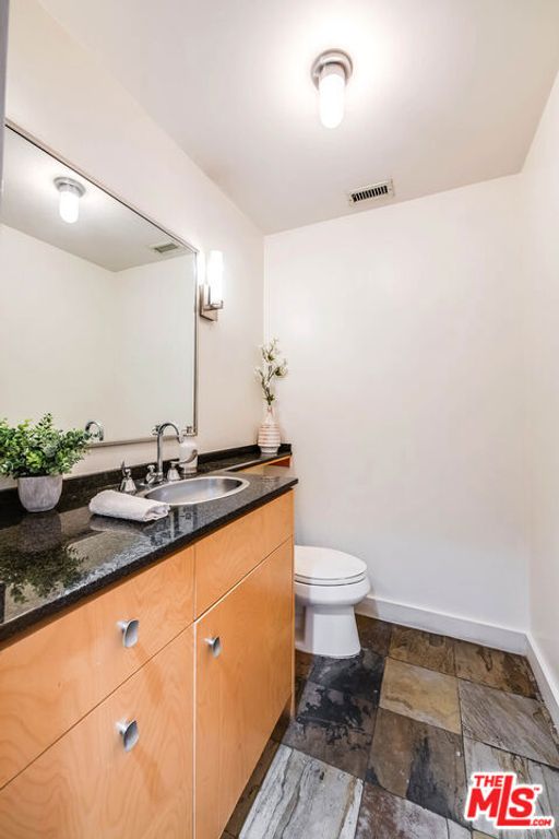 Image 14 of property listing at 4504 Stern Avenue, Los Angeles, CA 91423