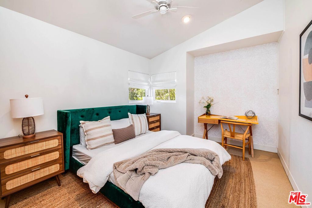 Image 23 of property listing at 4504 Stern Avenue, Los Angeles, CA 91423