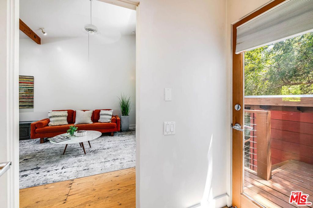 Image 27 of property listing at 4504 Stern Avenue, Los Angeles, CA 91423