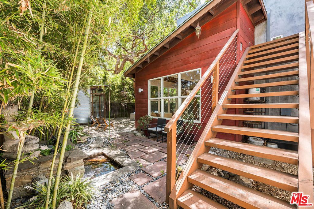 Image 29 of property listing at 4504 Stern Avenue, Los Angeles, CA 91423