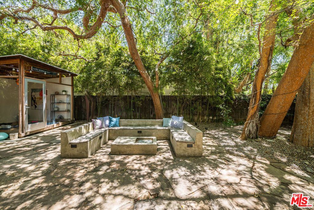Image 36 of property listing at 4504 Stern Avenue, Los Angeles, CA 91423