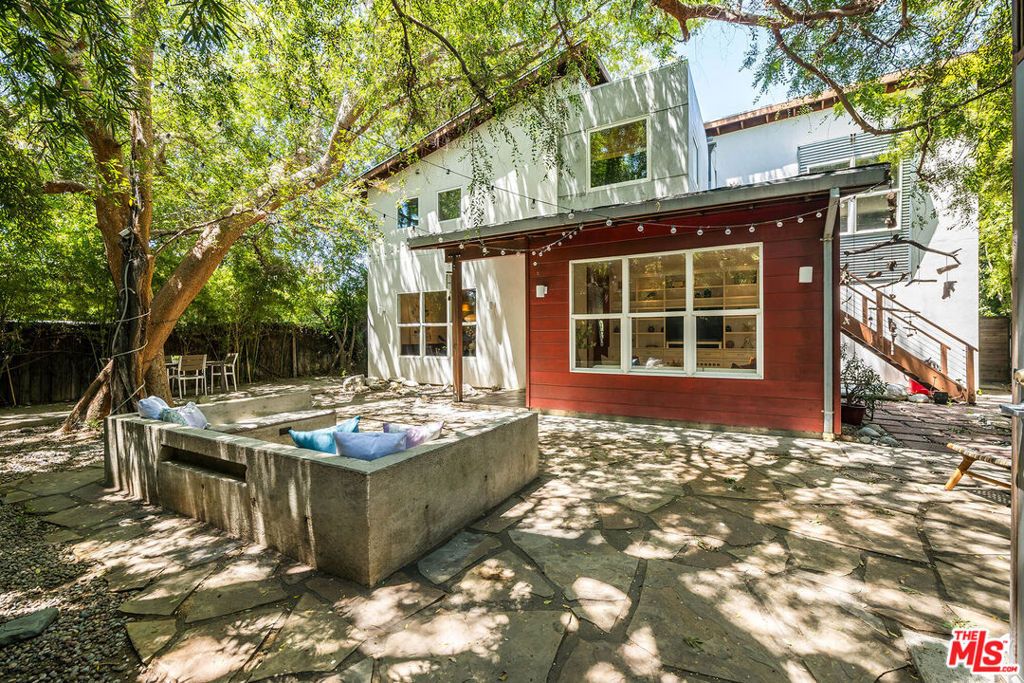 Image 43 of property listing at 4504 Stern Avenue, Los Angeles, CA 91423