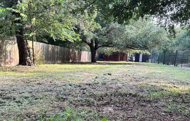 153 Old Wingo PL, Mcdade, TX 78650