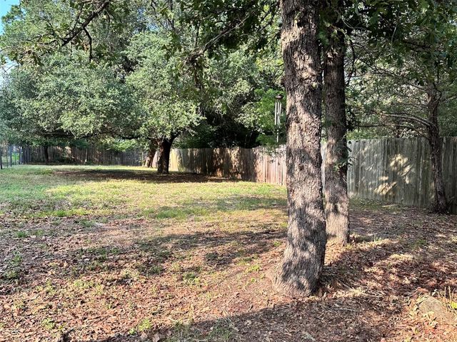 153 Old Wingo PL, Mcdade, TX 78650