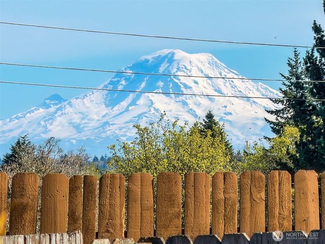 3875 NE Pinecone Drive, Bremerton, WA 98310