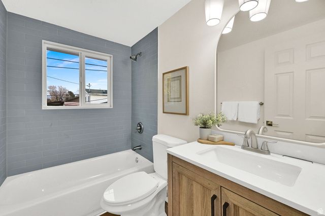 4220 S 2075 W, Roy, UT 84067