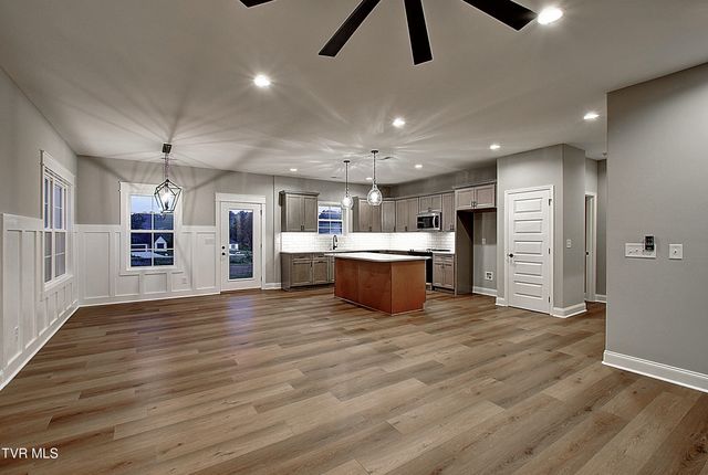 939 Daybreak Crest, Jonesborough, TN 37659