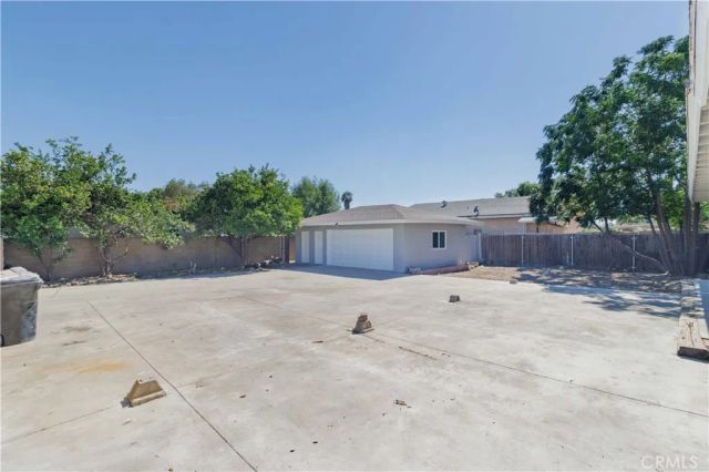 18087 San Bernardino, Bloomington, CA 92316